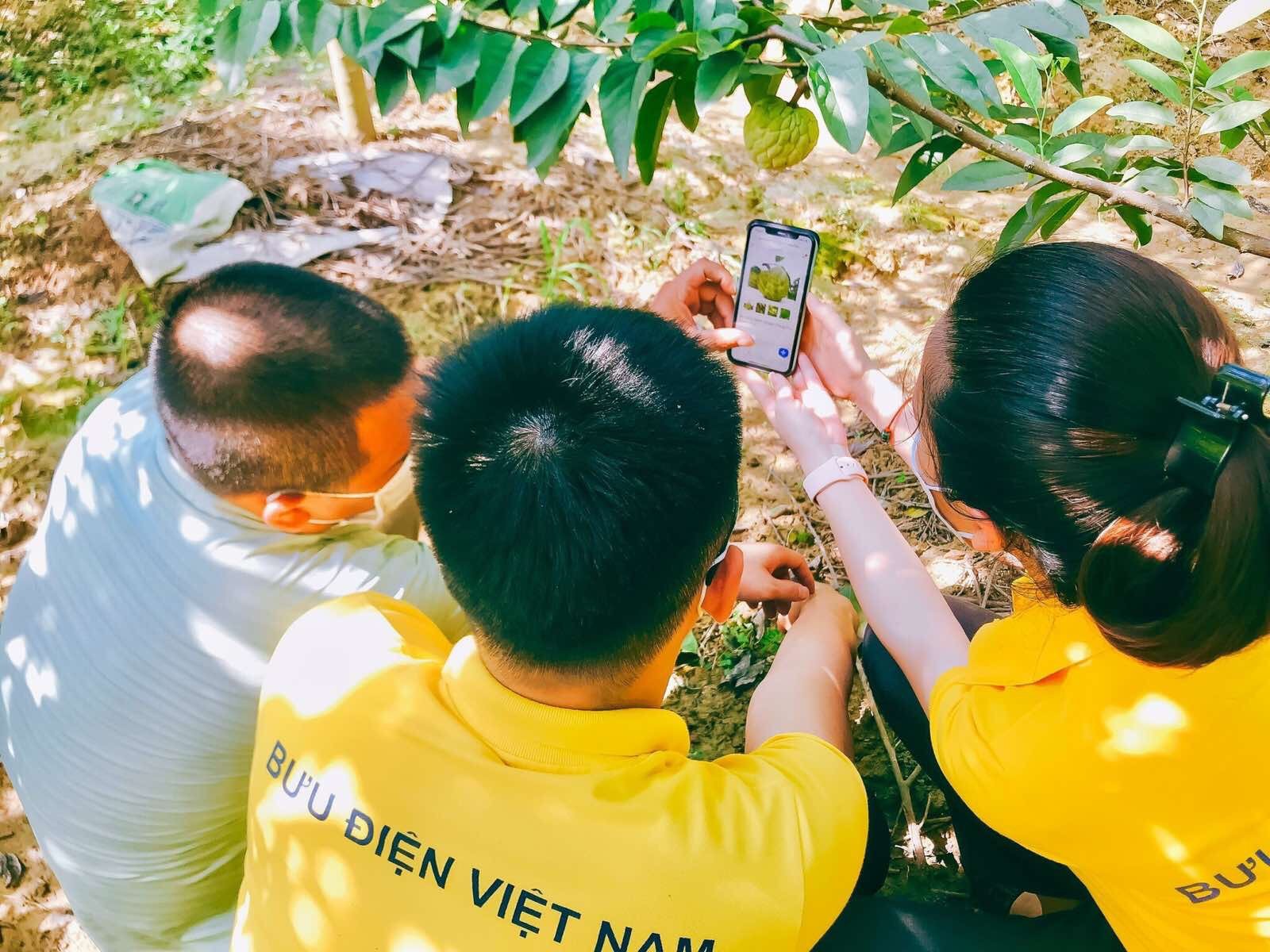 Vượt dịch bệnh, Vietnam Post tăng tốc đưa nông dân lên sàn TMĐT