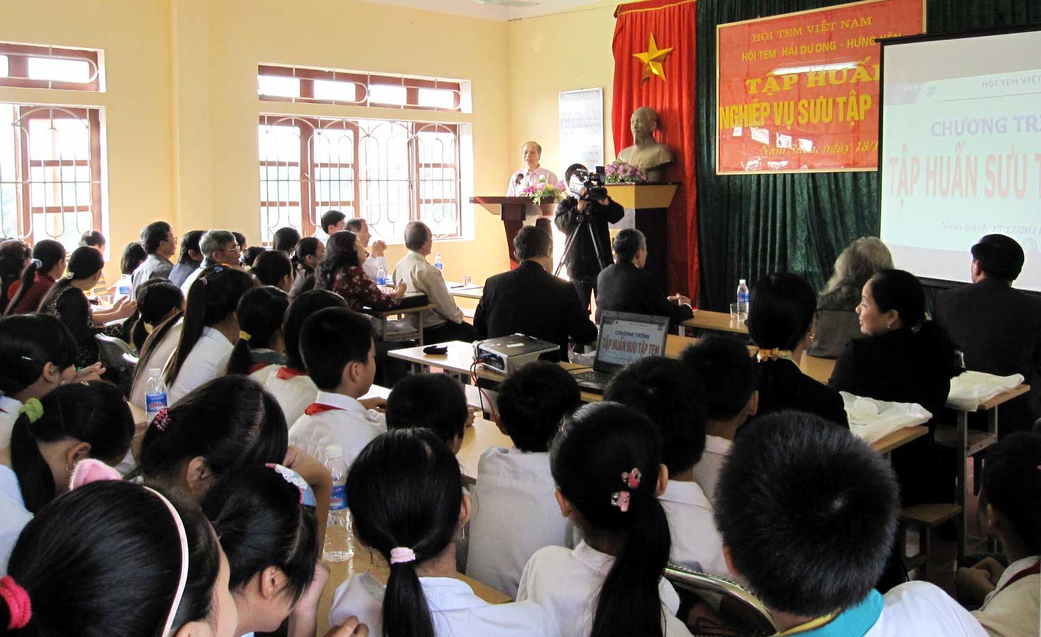 Tập huấn và triển lãm tem khu vực Đông Bắc 