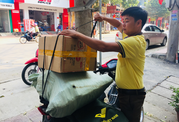 Miệt mài những đường thư về bản