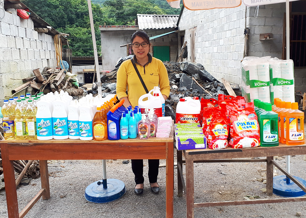 Những bước chân không mỏi của nữ nhân viên trẻ vùng cao 