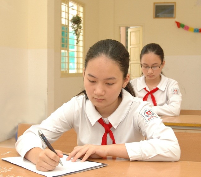 Giọt nước long lanh trên những cánh thư