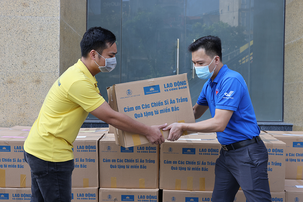 Bưu điện Việt Nam vận chuyển miễn phí 12.000 suất quà trung thu của Bộ Y tế gửi đến con của cán bộ y tế đang tham gia công tác chống dịch
