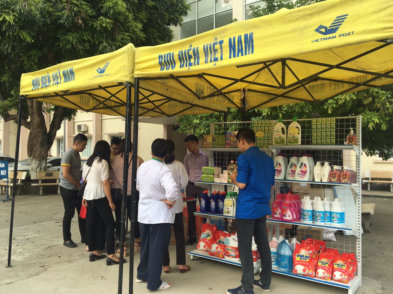 Ý nghĩa thiết thực từ ngày hội bán hàng của Đoàn Thanh niên Bưu điện tỉnh Cao Bằng