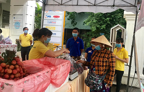 Cục Quản lý thị trường và Bưu điện tỉnh Khánh Hòa: Hỗ trợ tiêu thụ vải thiều Bắc Giang