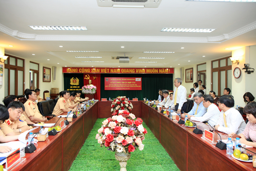 Chính thức triển khai dịch vụ thu nộp hộ tiền xử phạt và chuyển trả giấy tờ tạm giữ trong lĩnh vực giao thông đường bộ