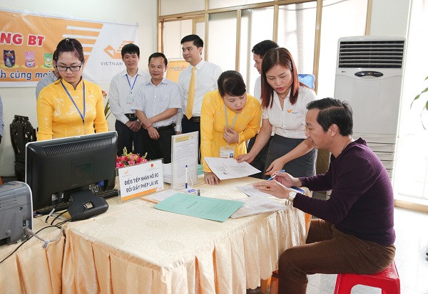 Bưu điện Việt Nam đẩy mạnh dịch vụ tiếp nhận hồ sơ và trả kết quả Giấy phép lái xe 
