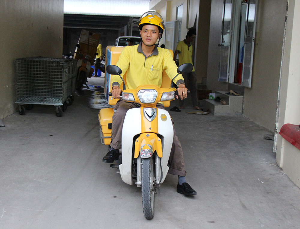 Ứng dụng công nghệ thông tin, anh bưu tá trẻ có cách giao thư 'nhanh như chớp'