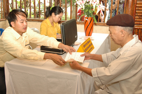 Trả lương hưu qua Bưu điện: Thuận lòng dân, lợi doanh nghiệp!