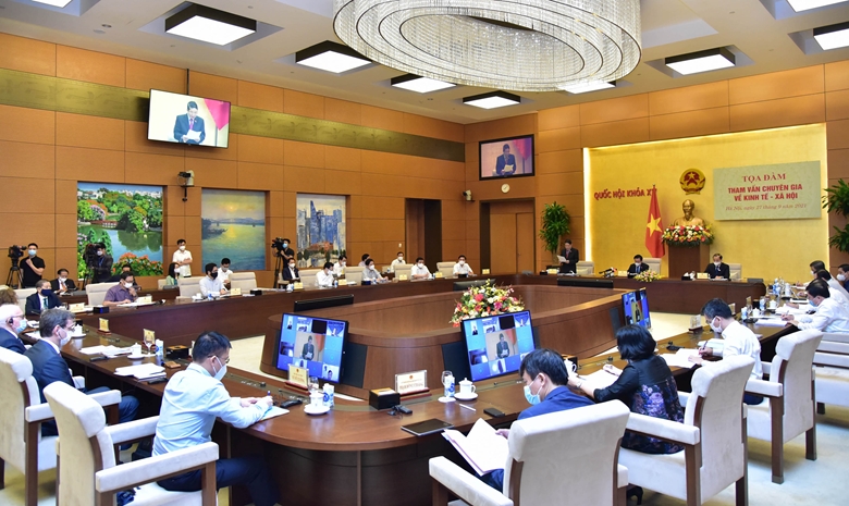 Chuyên gia "hiến kế" phát triển kinh tế - xã hội trong đại dịch COVID-19