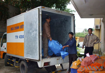 Miễn cước chuyển tiền và hàng bảo trợ trẻ khuyết tật