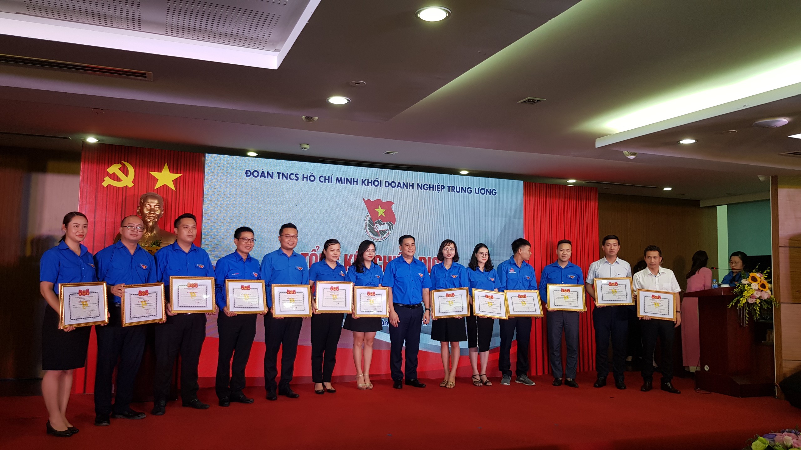 Đoàn TNCS Hồ Chí Minh Tổng công ty nhận bằng khen về thành tích xuất sắc trong chiến dịch tình nguyện hè 2019