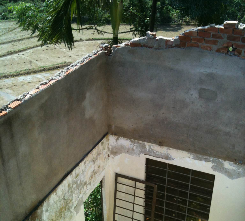 Điểm Bưu điện - Văn hóa xã Ba Lế, tỉnh Quảng Ngãi bị hỏng nặng sau trận cuồng phong