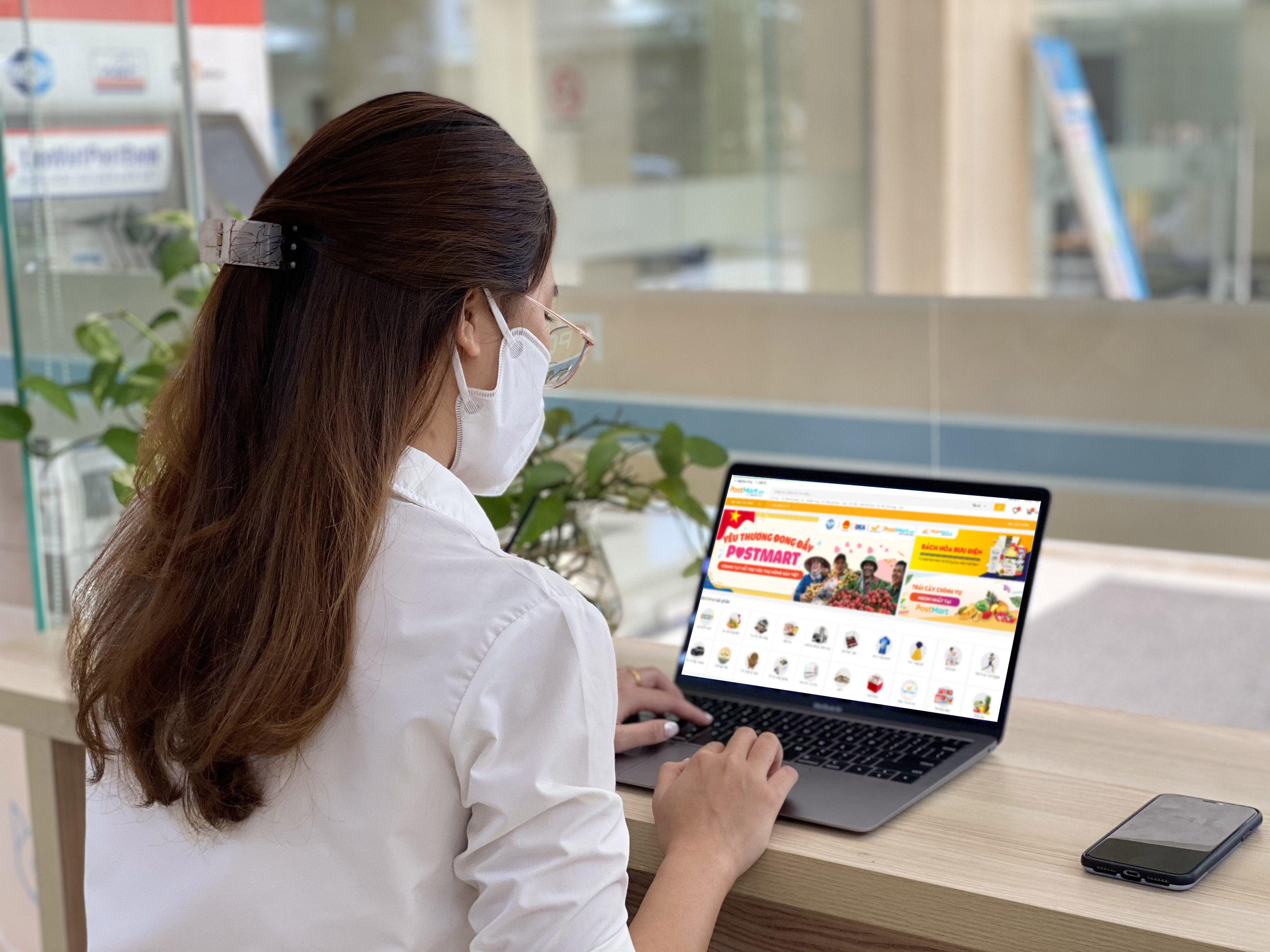 Vietnam Post tăng cường cung ứng hàng hóa thiết yếu trên các sàn Thương mại điện tử