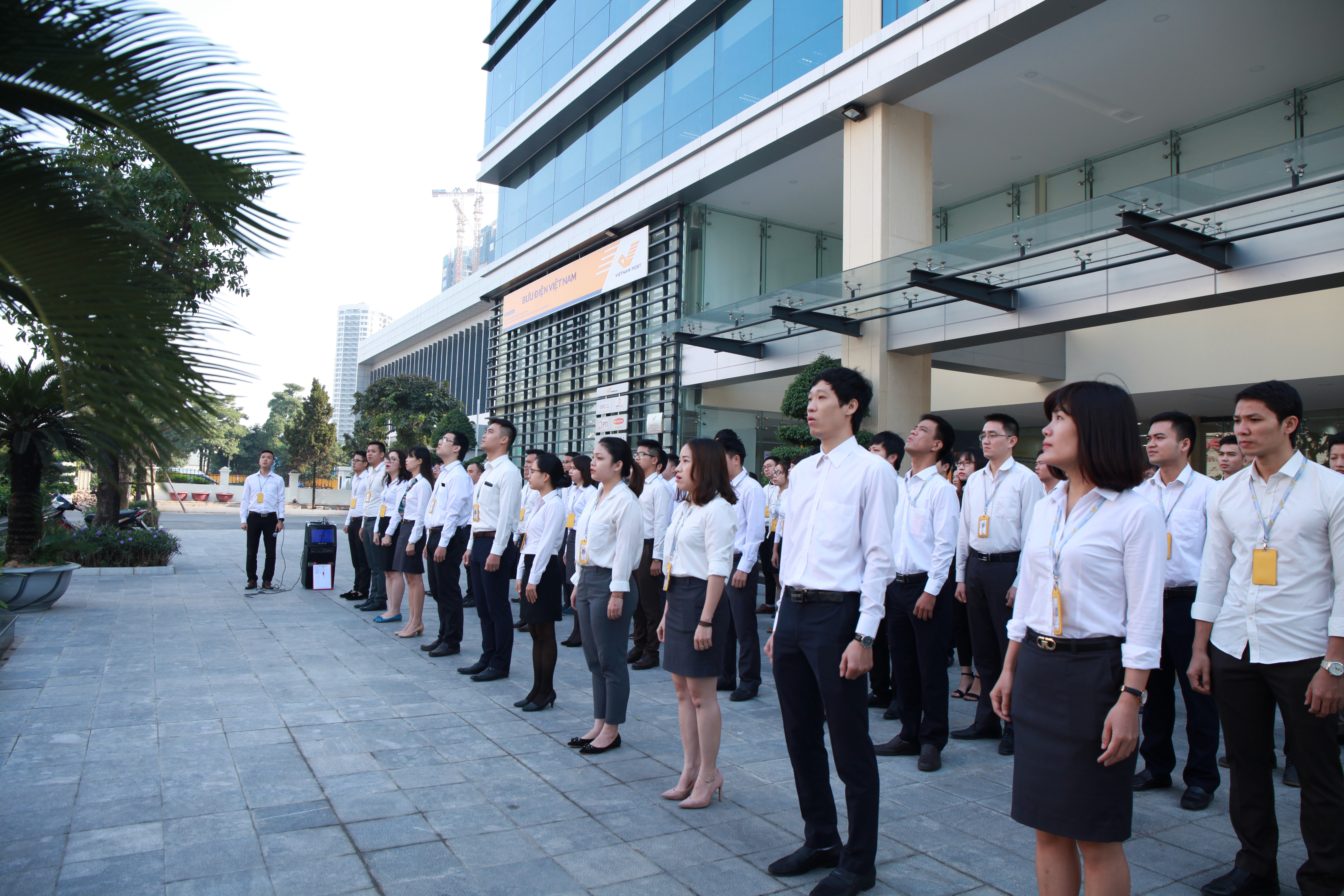 Xây dựng nét đẹp văn hóa Bưu điện Việt Nam qua mỗi buổi chào cờ sáng thứ Hai