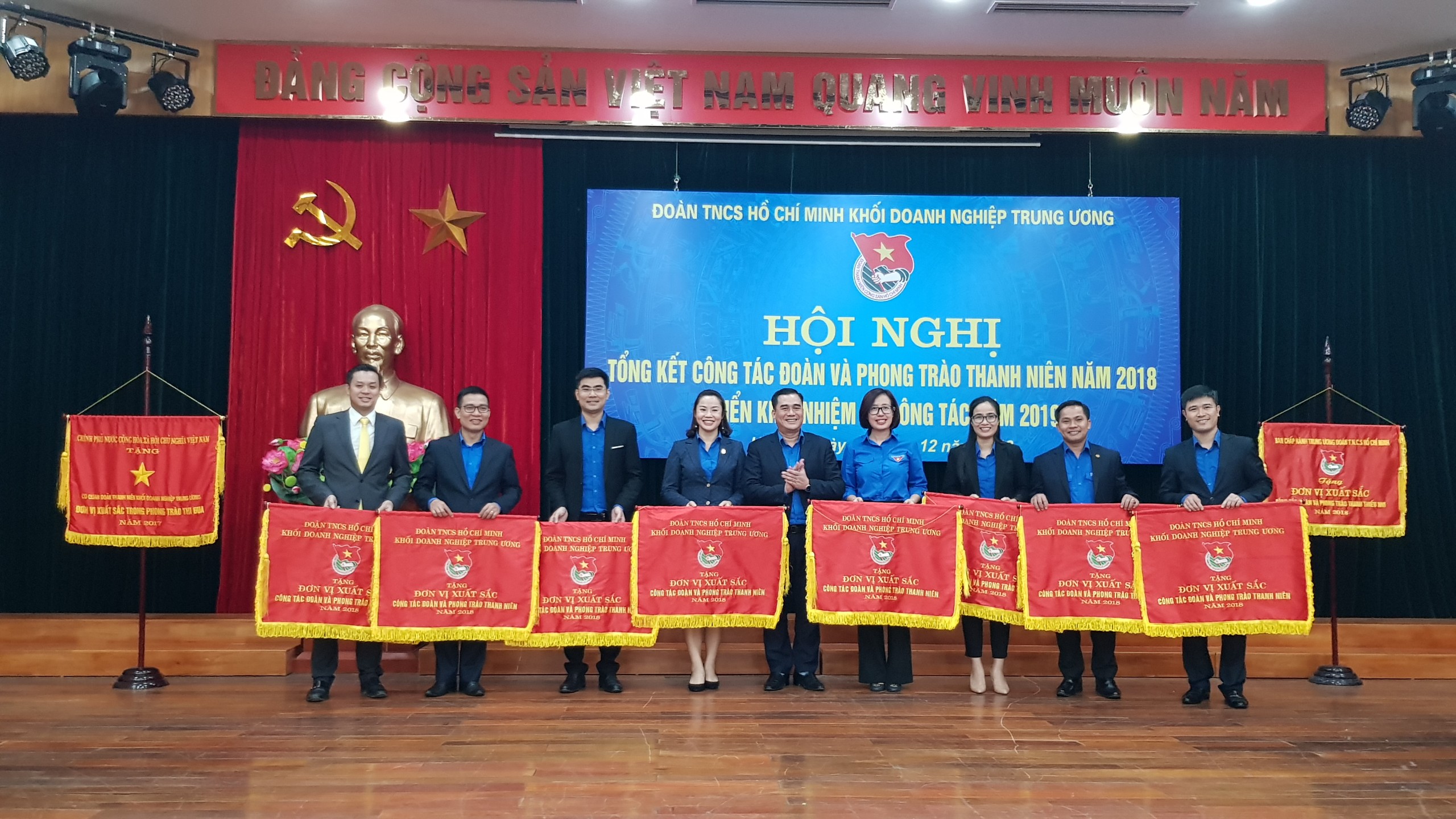 Đoàn Tổng công ty nhận Cờ thi đua của Đoàn Khối Doanh nghiệp Trung ương