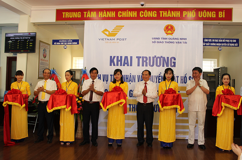 Triển khai dịch vụ cấp đổi giấy phép lái xe qua hệ thống Bưu điện tại thành phố Uông Bí, tỉnh Quảng Ninh