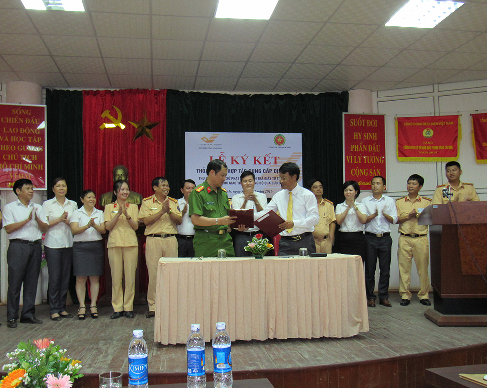Hòa Bình triển khai dịch vụ thu nộp hộ tiền xử phạt và chuyển trả giấy tờ tạm giữ  trong lĩnh vực giao thông