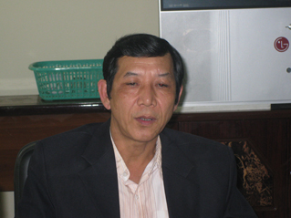 33 năm, Người Bưu tá tận tụy 