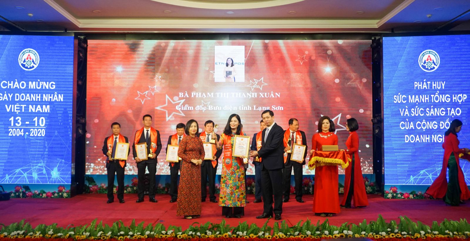 Tập thể và Giám đốc Bưu điện tỉnh Lạng Sơn được tôn vinh doanh nhân, doanh nghiệp tiêu biểu của tỉnh Lạng Sơn