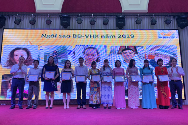 Vinh danh người truyền lửa xuất sắc và Ngôi sao Bưu điện Văn hóa xã