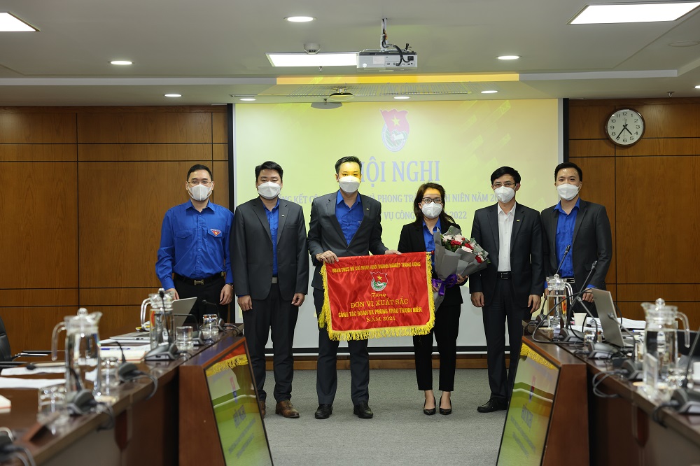 Đoàn Tổng công ty Bưu điện Việt Nam nhận Cờ thi đua của Đoàn Khối Doanh nghiệp Trung ương