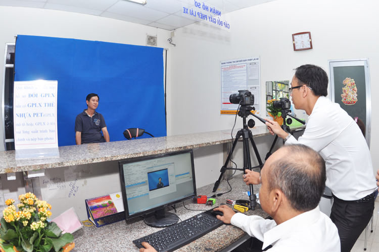 Bưu điện TP. Hồ Chí Minh triển khai dịch vụ cấp đổi giấy phép lái xe qua Bưu điện