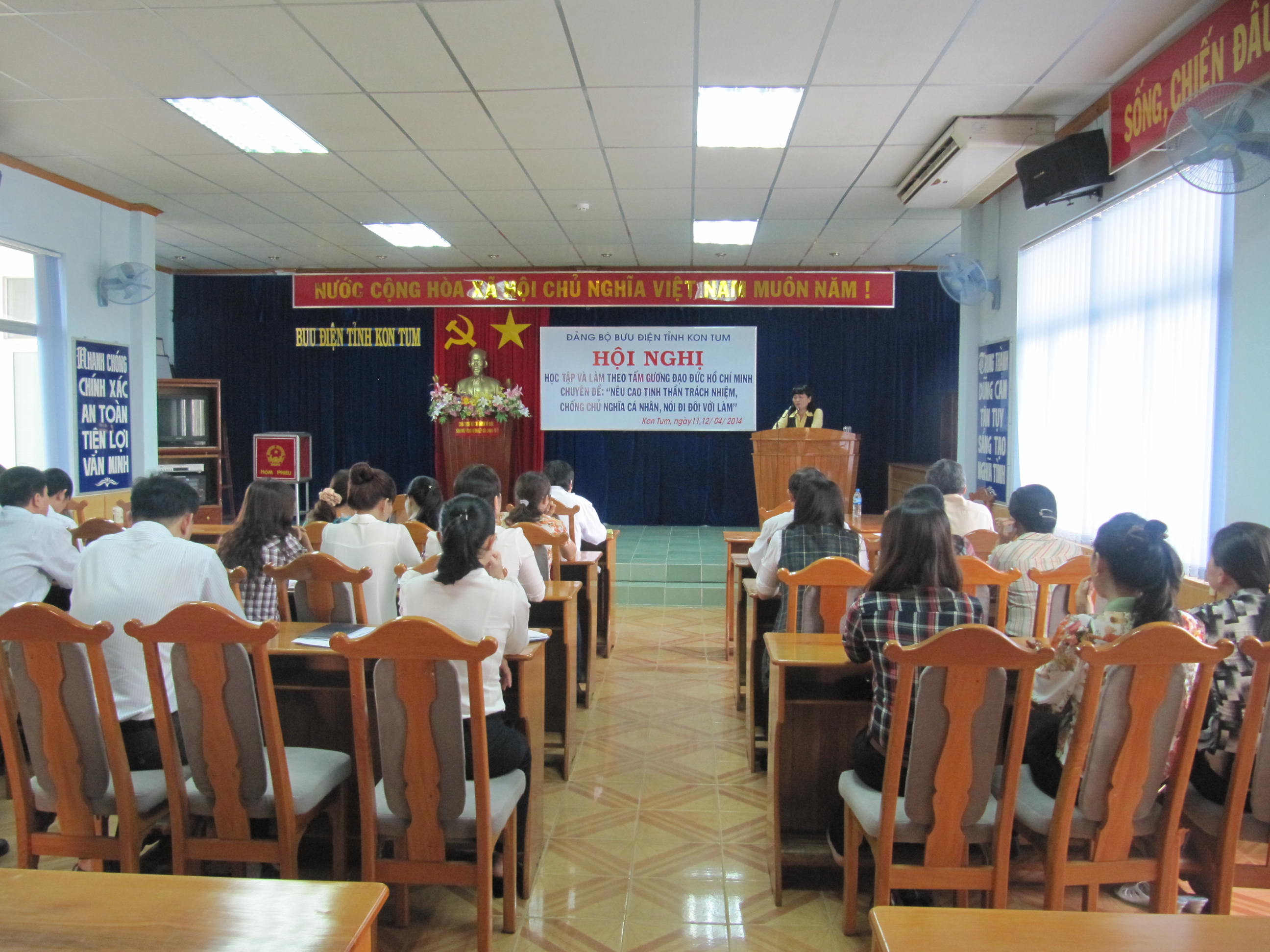Đảng bộ Bưu điện tỉnh Kon Tum đẩy mạnh thực hiện học tập và làm theo tấm gương đạo đức Hồ Chí Minh
