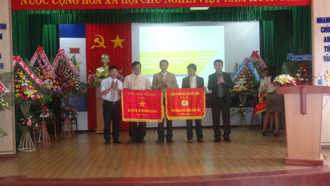 Bưu điện Đăk Lăk tổ chức Hội nghị Công nhân viên chức và triển khai kế hoạch năm 2012 