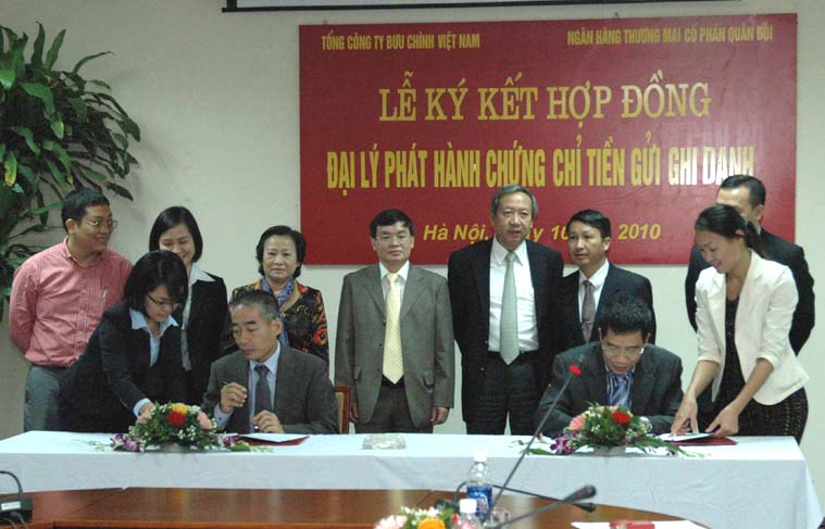 Lễ ký Hợp đồng Đại lý Phát hành chứng chỉ tiền gửi ghi danh giữa VNPost và Military Bank
