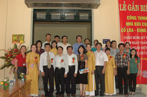 Gắn biển "Công trình chào mừng 80 năm Công đoàn Việt Nam"