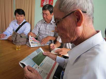 Đến bưu điện… lĩnh lương
