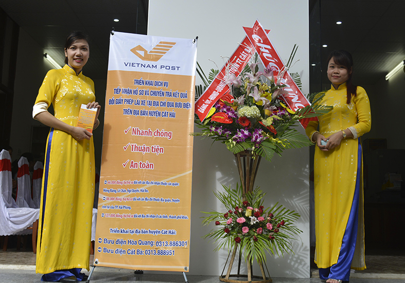 Khai trương dịch vụ chuyển trả kết quả đổi giấy phép lái xe tại huyện Cát Hải, thành phố Hải Phòng
