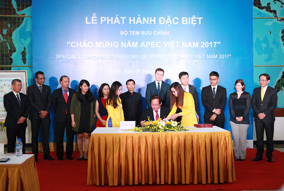 Phát hành đặc biệt bộ tem “Năm APEC Việt Nam 2017”