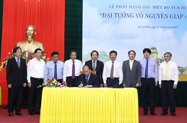 Phát hành đặc biệt bộ tem về Đại tướng Võ Nguyên Giáp