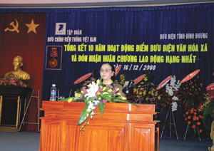 Người phụ nữ đất đỏ miền Đông
