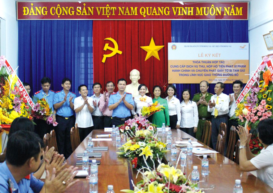 Bưu điện Đồng Nai thay mặt người vi phạm giao thông nộp tiền phạt