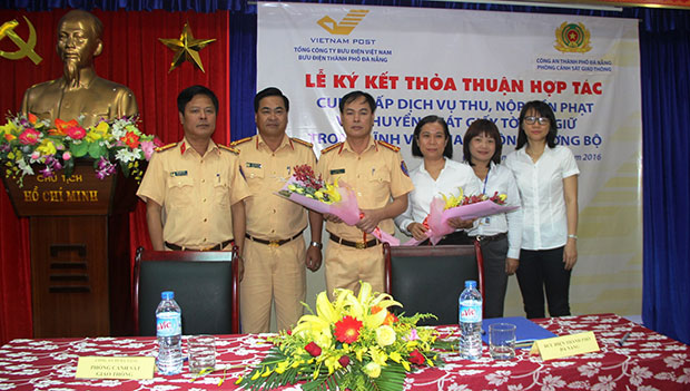 Từ 15/7, thu tiền phạt và chuyển phát giấy tờ qua đường bưu điện