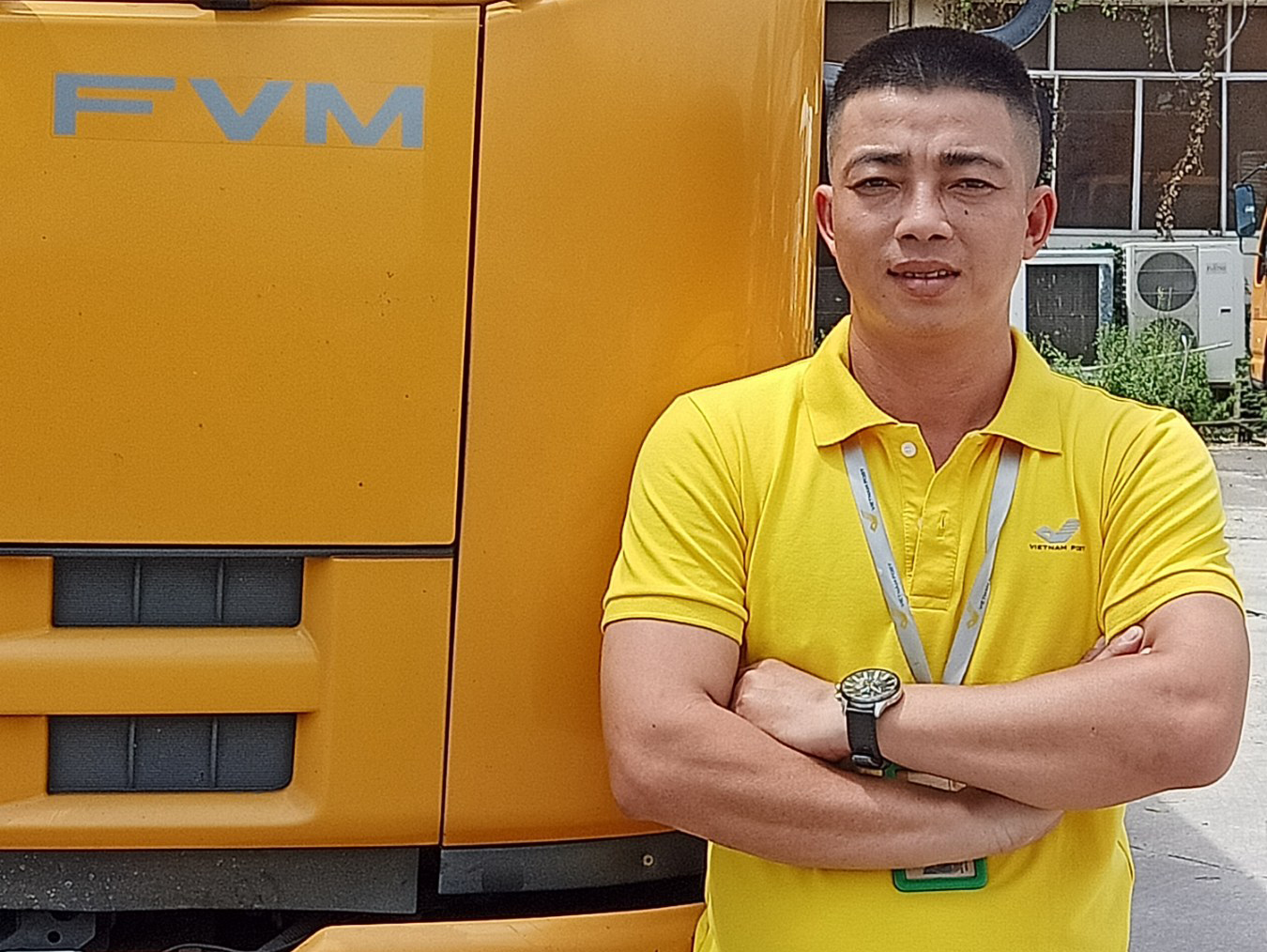 Tấm gương vượt khó của anh công nhân lái xe Bưu chính