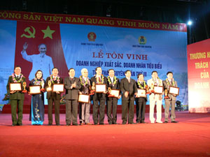 Nữ giám đốc hết mình vì công việc