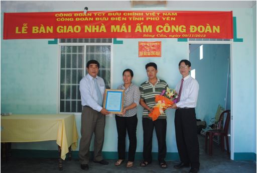 Công đoàn Bưu điện Phú Yên bàn giao nhà “mái ấm Công đoàn”