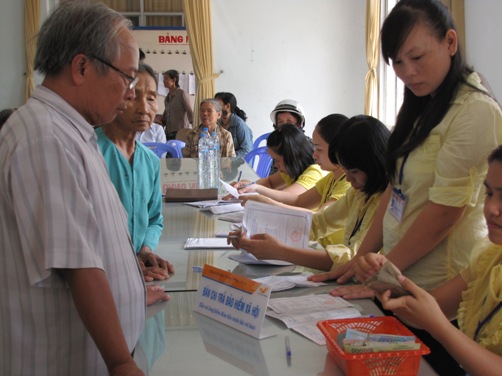 Chuẩn bị tổng kết công tác thí điểm chi trả lương hưu và trợ cấp BHXH qua Bưu Điện