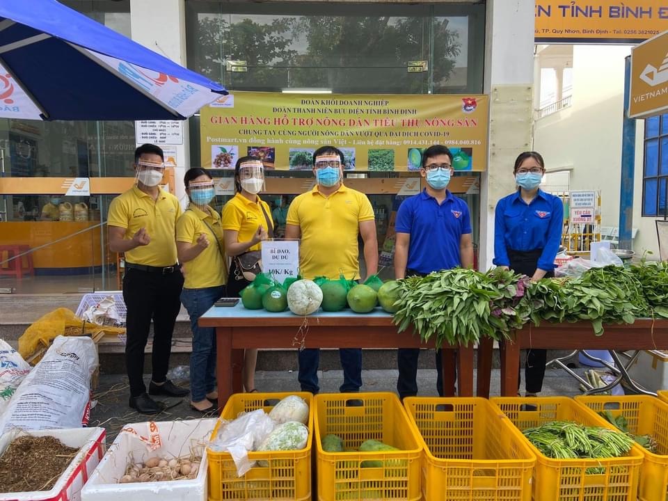 Đoàn thanh niên Bưu điện tỉnh Bình Định mở gian hàng hỗ trợ nông dân tiêu thụ nông sản