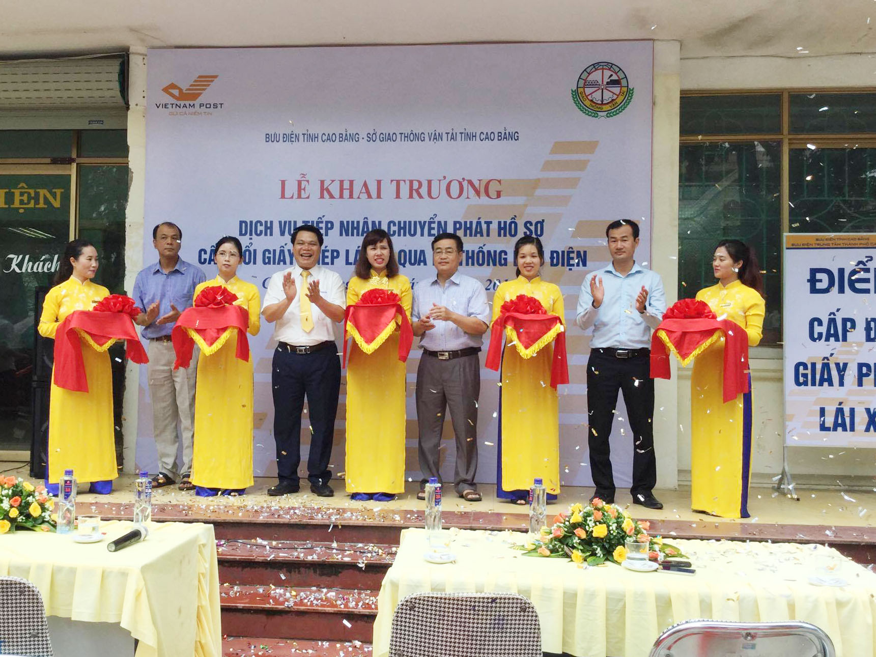 Cao Bằng khai trương điểm tiếp nhận hồ số cấp đổi giấy phép lái xe qua Bưu điện