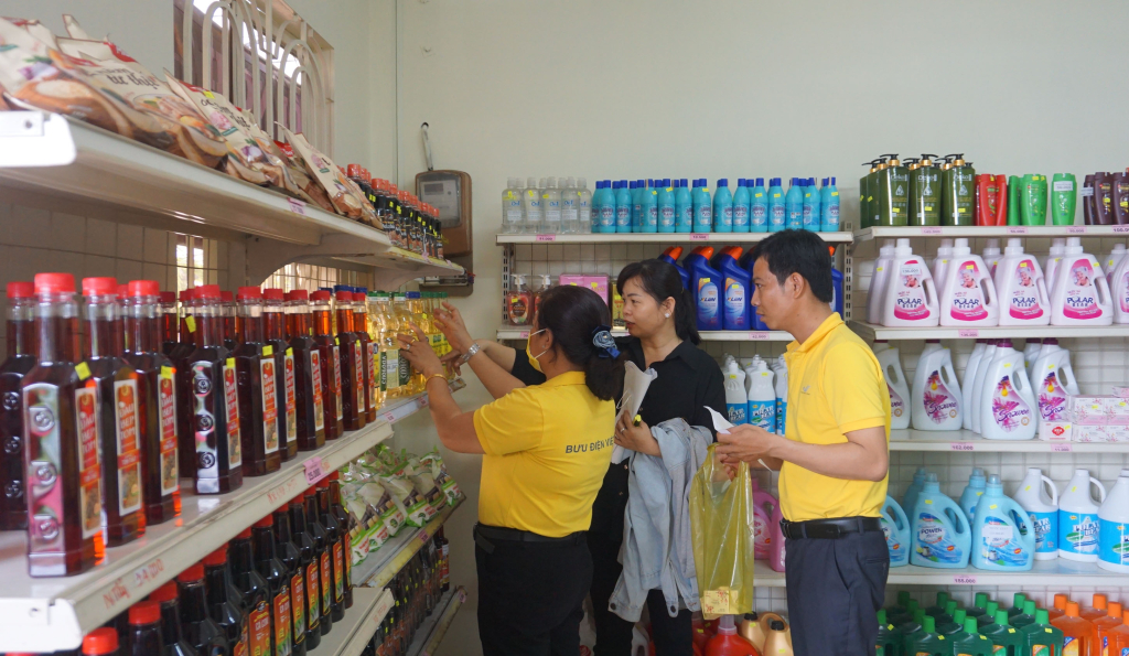 Khai trương cửa hàng tiện lợi Postmart tại Bưu điện Văn hóa xã Lương Bình