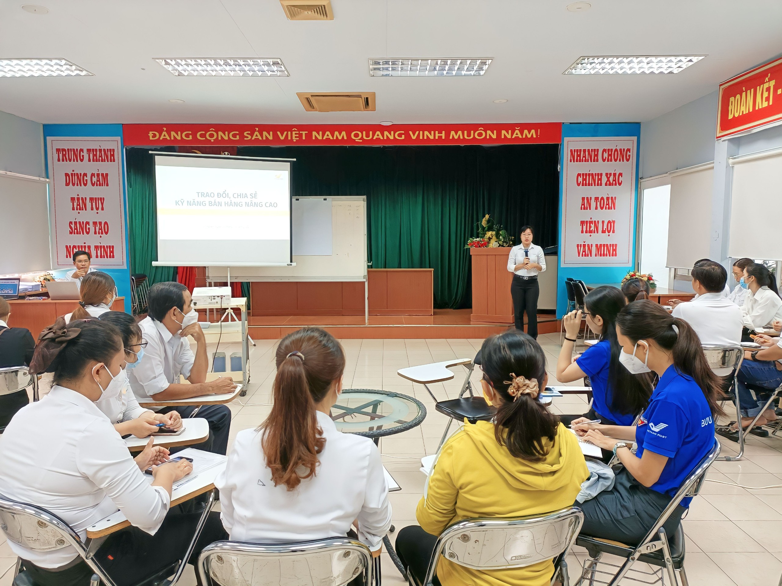 Bưu điện tỉnh Long An nâng cao kỹ năng bán hàng cho đội ngũ nhân viên BĐ-VHX