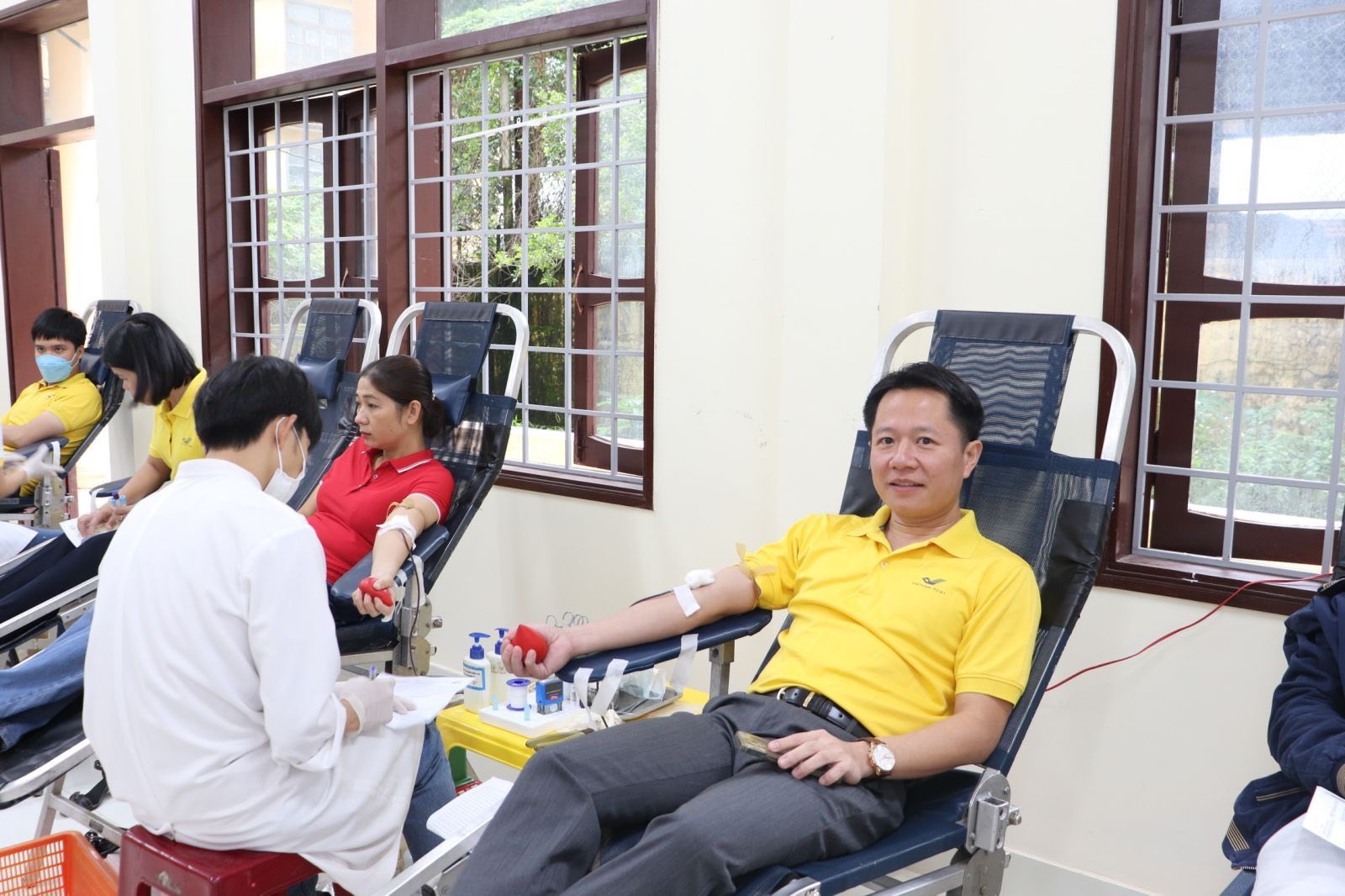 Hơn 210 đơn vị máu thu được trong chương trình “Bưu điện Việt Nam – Những giọt máu hồng” năm 2022 tại tỉnh Quảng Trị