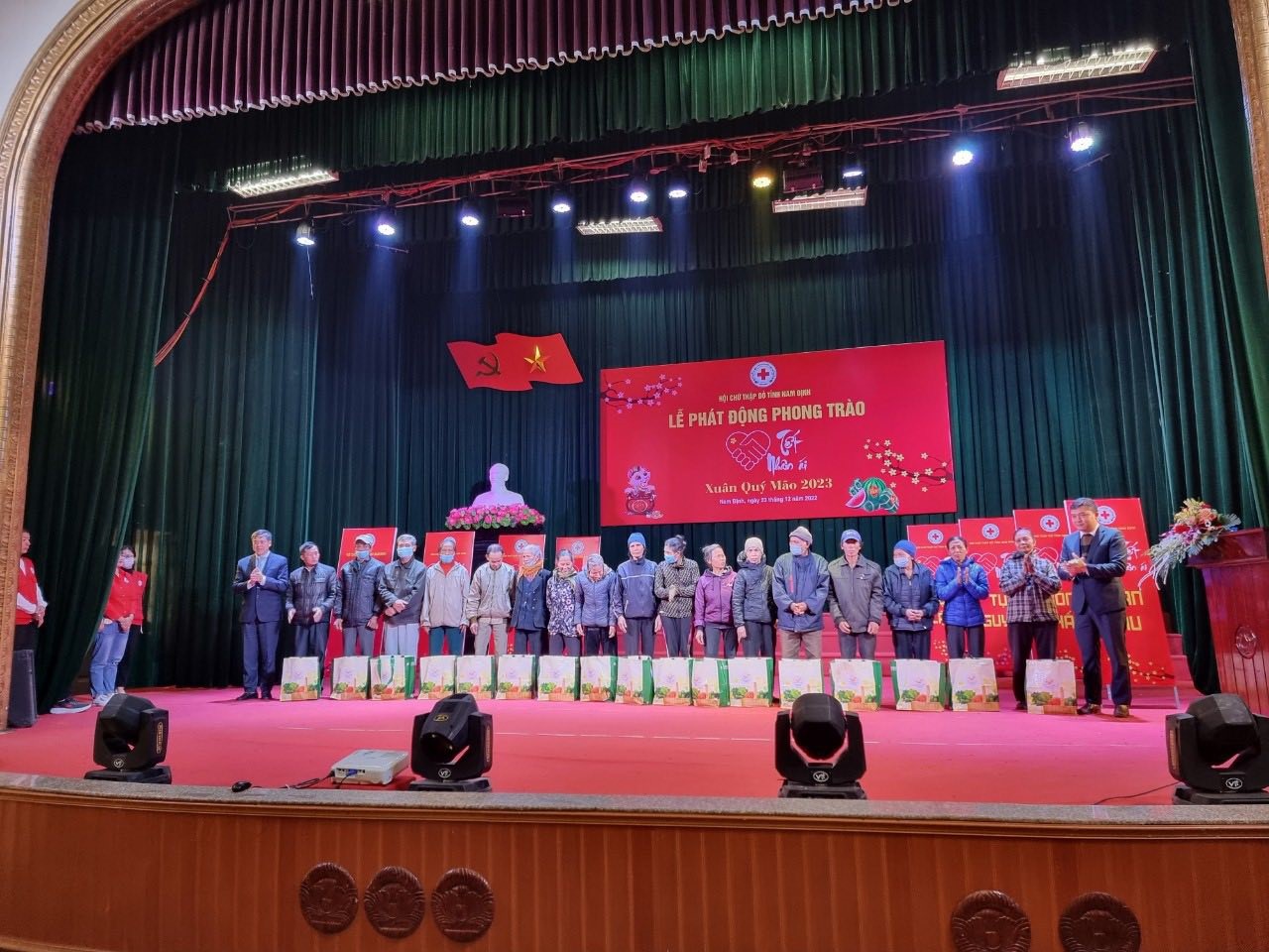 Bưu điện tỉnh Nam Định hưởng ứng phong trào Tết Nhân ái - Xuân Quý Mão 2023