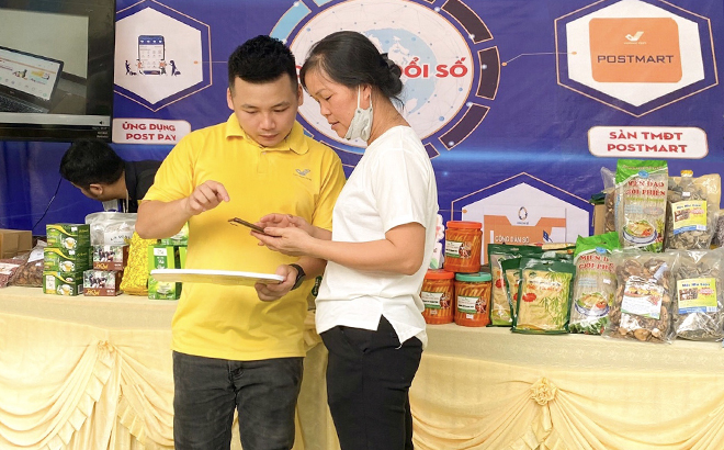 Yên Bái đồng hành, hỗ trợ nông dân đi "chợ sàn", "chợ mạng"