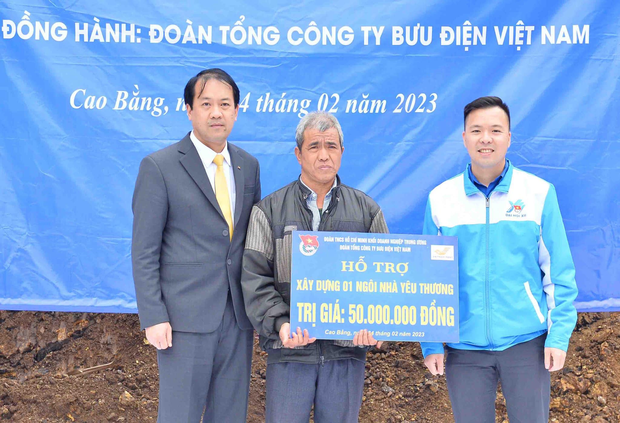 Trao tặng "Ngôi nhà yêu thương" hỗ trợ hoàn cảnh khó khăn tại tỉnh Cao Bằng