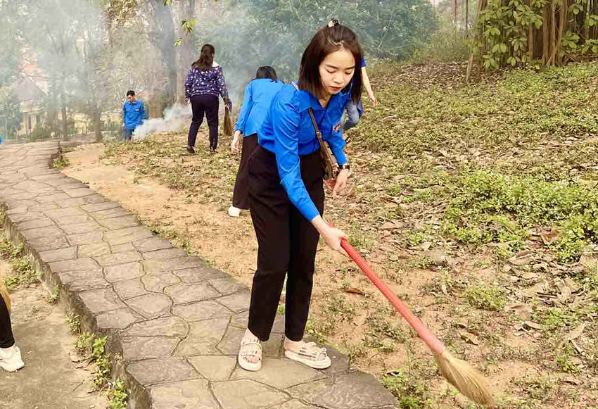 Đoàn Bưu điện tỉnh Điện Biên tham gia chương trình "Ngày thứ bảy tình nguyện vệ sinh môi trường"